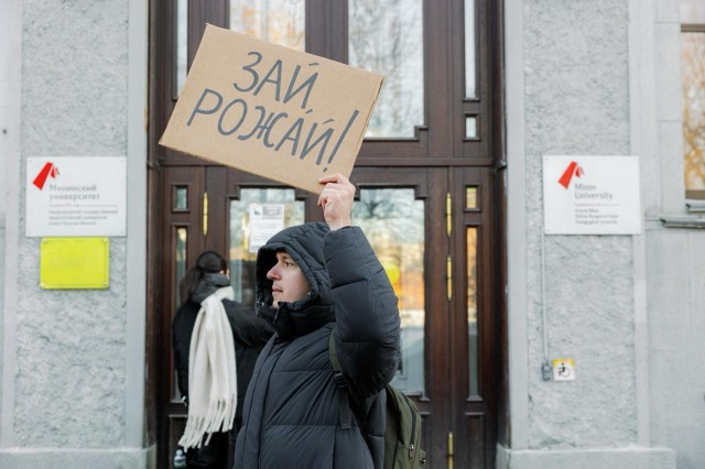 В Нижнем Новгороде прошел студенческий флешмоб в поддержку материнства В Нижнем Новгороде прошел студенческий флешмоб в поддержку материнства