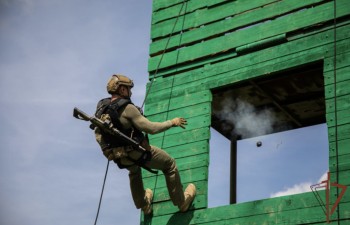 Командир Нижегородского СОБРа получил знак отличия полицейского спецназа