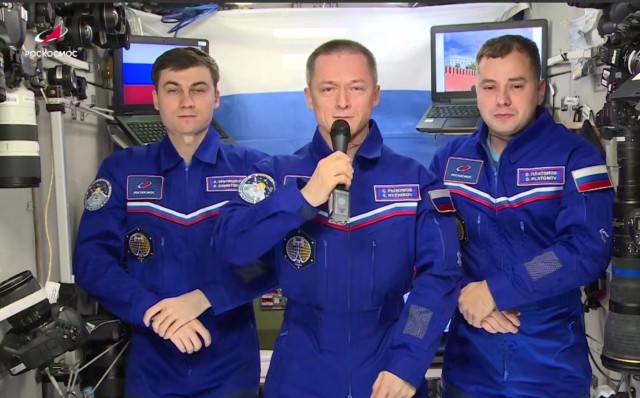Космонавт из Татарстана Сергей Рыжиков с МКС поздравил россиян с Днём флага