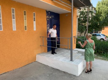 Аварийное крыльцо дома на улице Воровского отремонтировали после проверки жилинспекции