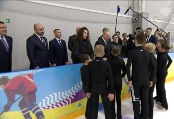 Владимир Путин дал совет начинающим фигуристам в Самаре