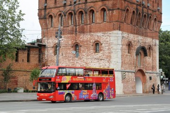 Двухэтажный экскурсионный автобус начал курсировать по Нижнему Новгороду