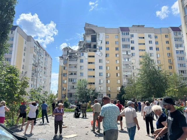 Жилой дом обрушился из-за хлопка газа на ул. Блинова в Саратове