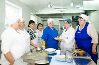 Более 200 работников школьных столовых Нижнего Новгорода летом пройдут обучение в учебно-производственном комбинате на базе ЕЦМЗ
