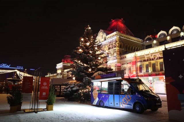 Главная площадка "Новогодней столицы России-2022" открылась гала-концертом в постановке Ильи Авербуха