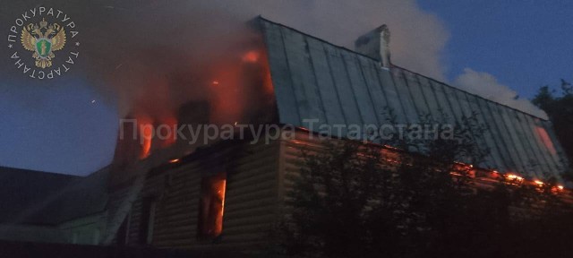 Женщина и двое детей погибли на пожаре в Татарстане