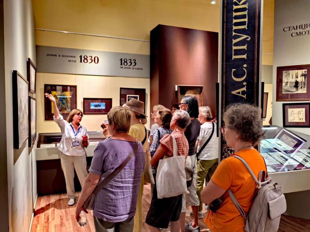 32 тыс. человек посетили выставку «Осень поэта: о гении и месте» в Большом Болдине 32 тыс. человек посетили выставку «Осень поэта: о гении и месте» в Большом Болдине