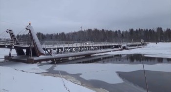 Движение по понтонному мосту через Лузу открыли в Кировской области