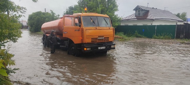 Почти 15 тыс. кубометров воды откачали за сутки с улиц Нижнего Новгорода