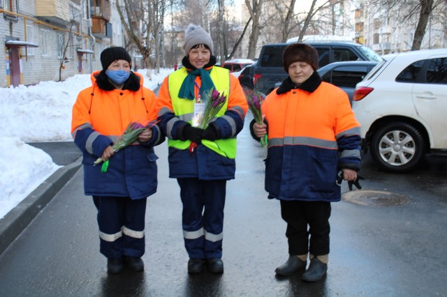 Лучших дворников Автозаводского района поздравили накануне 8 Марта