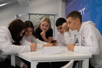 Юные участники образовательного акселератора «Ритм молодых» представили свои проекты на предзащите на площадке «КУПНО.Старт»