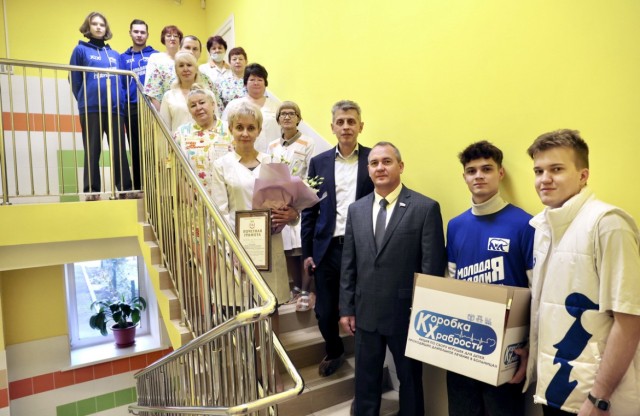 Врачей нижегородской детской поликлиники №39 поздравили с Днем педиатра Врачей нижегородской детской поликлиники №39 поздравили с Днем педиатра