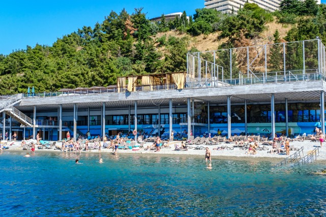 Крупнейший курортный комплекс Крыма "Ялта-Интурист" обновил инфраструктуру пляжной зоны Крупнейший курортный комплекс Крыма "Ялта-Интурист" обновил инфраструктуру пляжной зоны