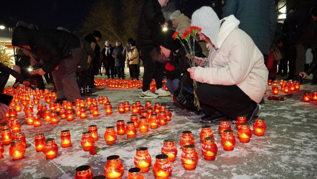 Сотни свечей в память павших на СВО зажгли в Оренбурге Сотни свечей в память павших на СВО зажгли в Оренбурге