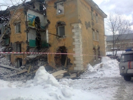 Мужчина получил тяжелые травмы при обрушении ветхого дома в городе Лысьве Пермского края