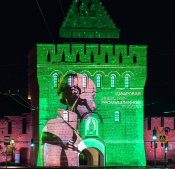 Лазерная инсталляция создана на башне Нижегородского кремля к конференции &quot;ЦИПР&quot; (ВИДЕО)