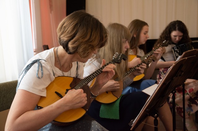 Почти 90 комплектов музыкальных инструментов и оборудования получат нижегородские школы искусств по нацпроекту
