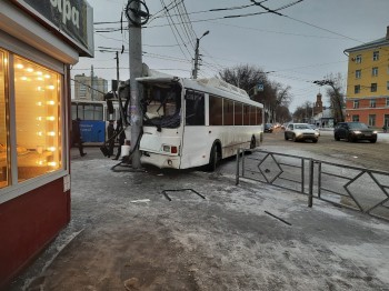 Четыре пассажира пострадали в ДТП с автобусом в Самаре