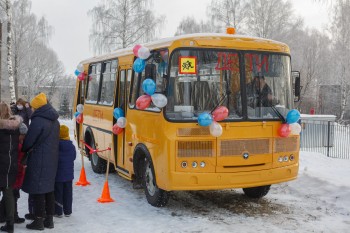 Два новых школьных автобуса прибыло в сельские школы Кстовского района