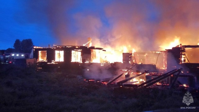 Четыре человека погибли на пожаре в Кировской области