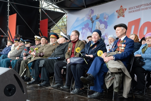 Более тысячи человек и 50 единиц техники приняли участие в параде Победы на площади Минина и Пожарского Нижнего Новгорода