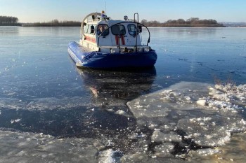 Водолазы привлечены к поиску провалившегося под лёд снегохода на Волге в Нижегородской области
