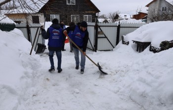 Активисты ЕР помогают нижегородцам готовиться к весеннему паводку