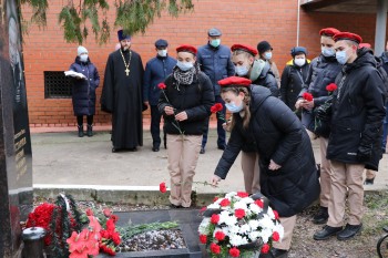 Память Героя Советского Союза Дмитрия Аристархова почтили на нижегородском кладбище &quot;Марьина Роща&quot;