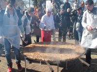 Рекорд по приготовлению самой большой сербской мясной котлеты &quot;Плескавица&quot; поставлен в Нижнем Новгороде