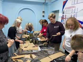 Активисты провели мастер-классы по изготовлению маскировочных сетей