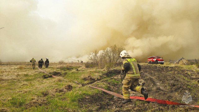Аэромобильная группировка ГУ МЧС Башкирии остаётся тушить пожары в Курганской области (ВИДЕО)