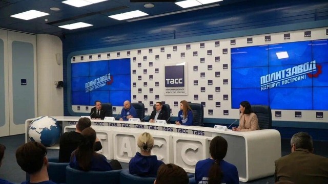 "Молодая Гвардия" запустила федеральный проект "ПолитЗавод" "Молодая Гвардия" запустила федеральный проект "ПолитЗавод"