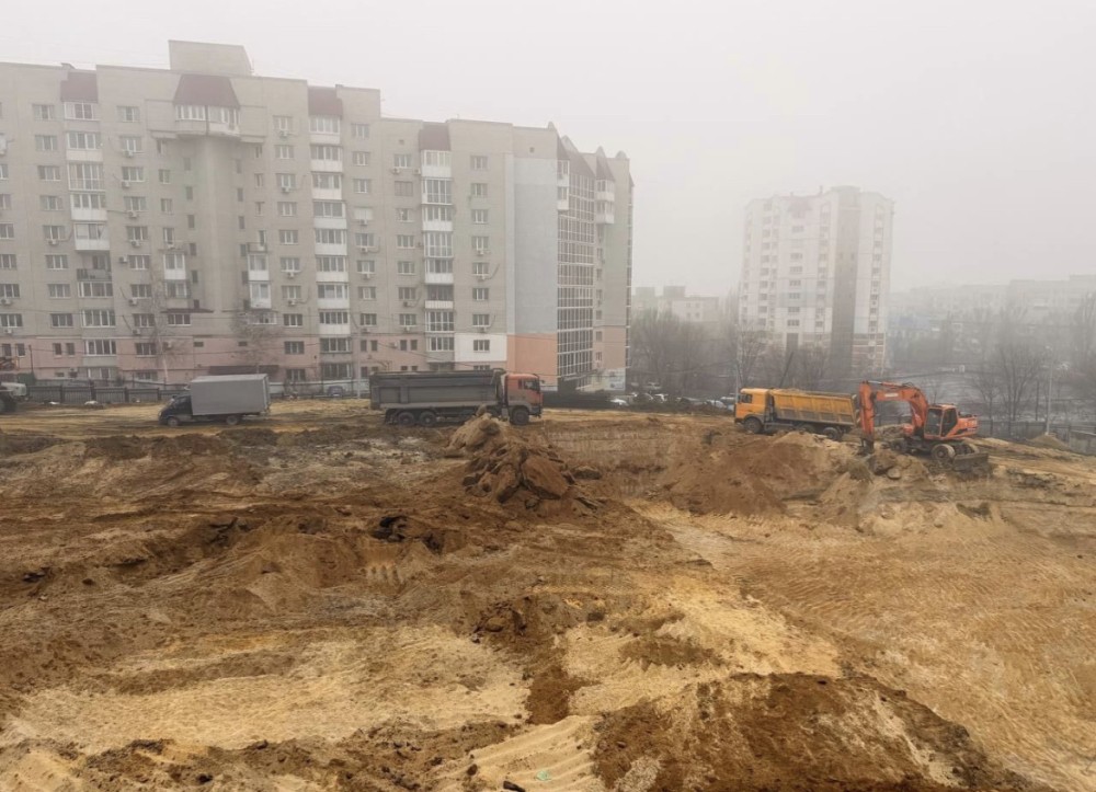 Котлован под школу у "Территории детства" в Саратове разработают к январю