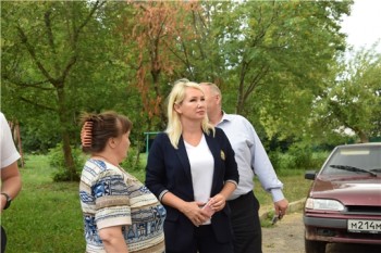 Двор приведут в порядок после жалобы местной жительницы на "Прямую линию" главы администрации Чебоксар Алексея Ладыкова