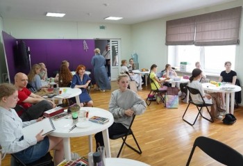 Нижегородские художники открыли выставку в Минске и провели мастер-классы для изошкол Белоруссии