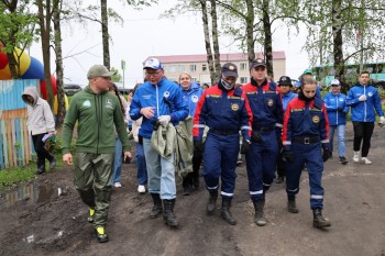 В рабочем поселке Красные Баки во время субботника привели в порядок территорию природного оврага 