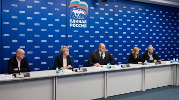 Больше половины федерального оргкомитета предварительного голосования "Единой России" - общественники