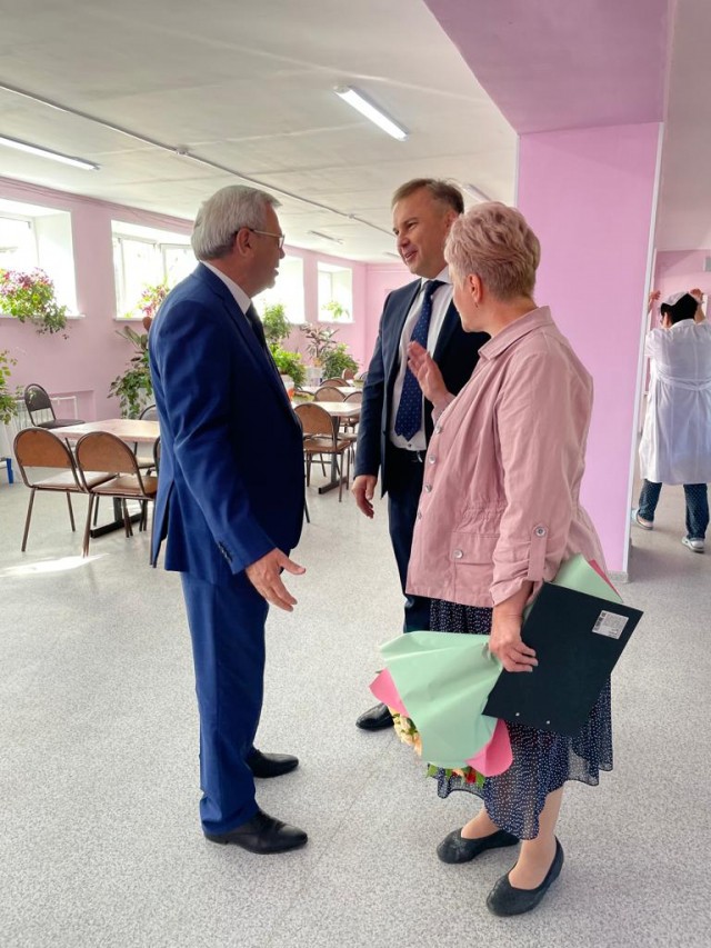 Евгений Люлин: "В школах региона создаются все условия для комфортного и всестороннего обучения" Евгений Люлин: "В школах региона создаются все условия для комфортного и всестороннего обучения"
