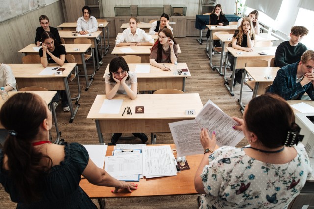 Михаил Пучков: «В Нижегородской области значительно выросло число 100-балльных результатов ЕГЭ по химии и информатике» Михаил Пучков: «В Нижегородской области значительно выросло число 100-балльных результатов ЕГЭ по химии и информатике»