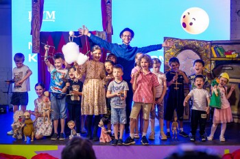 Тайны закулисья кукольного театра открыли детям в нижегородском ЦУМе