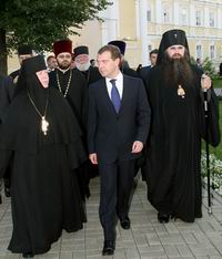 Медведев совершил паломничество в Серафимо-Дивеевский монастырь