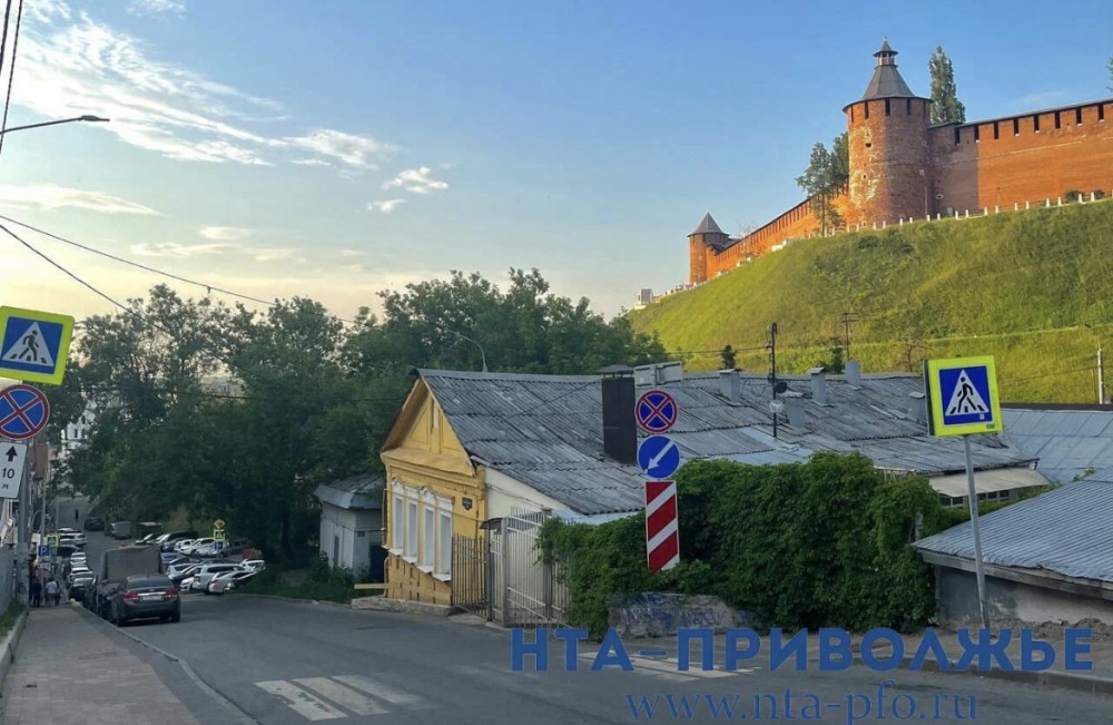 Установку поручней у тротуара на Почаинской в Нижнем Новгороде пока не планируют