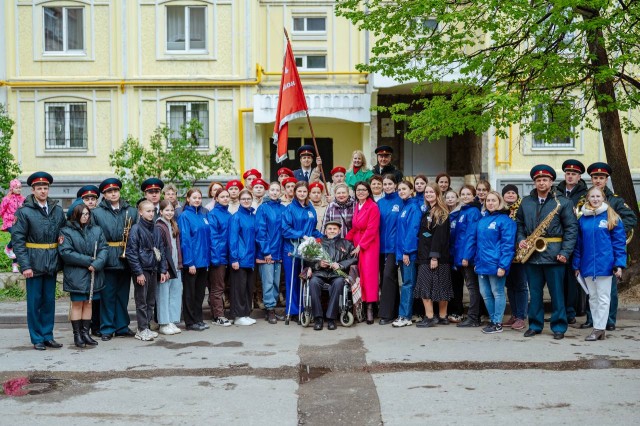 "Парады у дома ветерана" прошли в Нижегородской области в преддверии Дня Победы "Парады у дома ветерана" прошли в Нижегородской области в преддверии Дня Победы