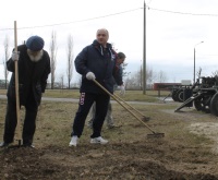 Более 150 представителей религиозных конфессий и национально-культурных объединений благоустроили территорию парка Победы в Нижнем Новгороде