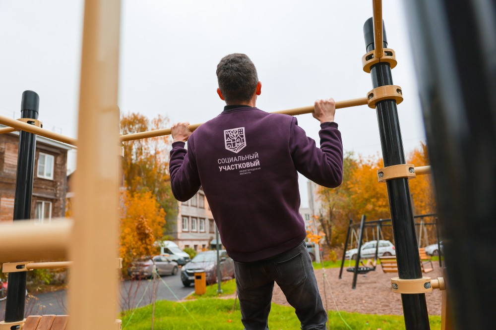 Нижегородские социальные участковые помогли в ремонте двора
