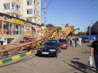 Следствие возбудило уголовное дело по факту падения в Н.Новгороде башенного крана на тротуар