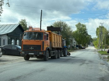 22 самосвала мусора вывезли с улиц Ульяновска за сутки 22 самосвала мусора вывезли с улиц Ульяновска за сутки
