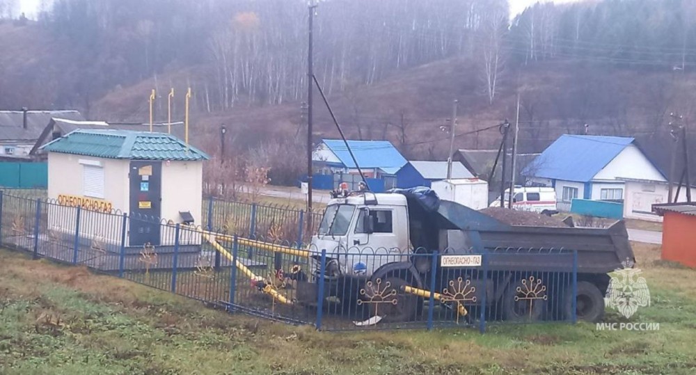 Газовую трубу на два села повредили в ДТП в Башкирии