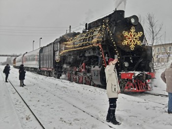 Тематические пригородные поезда будут курсировать на ГЖД в новогодние праздники