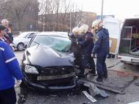 В Н.Новгороде в результате столкновения трех автомобилей один человек погиб, еще двое пострадали (видео ТК &quot;Волга&quot;)